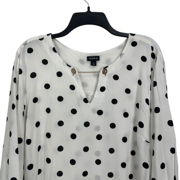 Torrid  Polka Dot V-Neck Chain Detail Top Blouse SZ 2XL  3/4 Sleeves White/Black - Picture 8 of 10